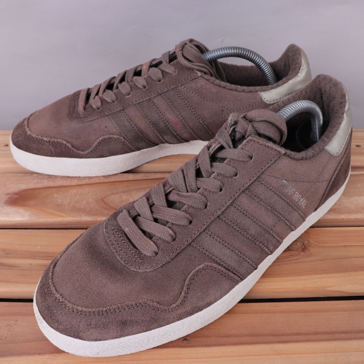 z812 アディダス ターフロイヤル US9 27.0cm/茶 ブラウン 白 ホワイト 金 ゴールド adidas TURF ROYAL メンズ スニーカー 中古拍卖