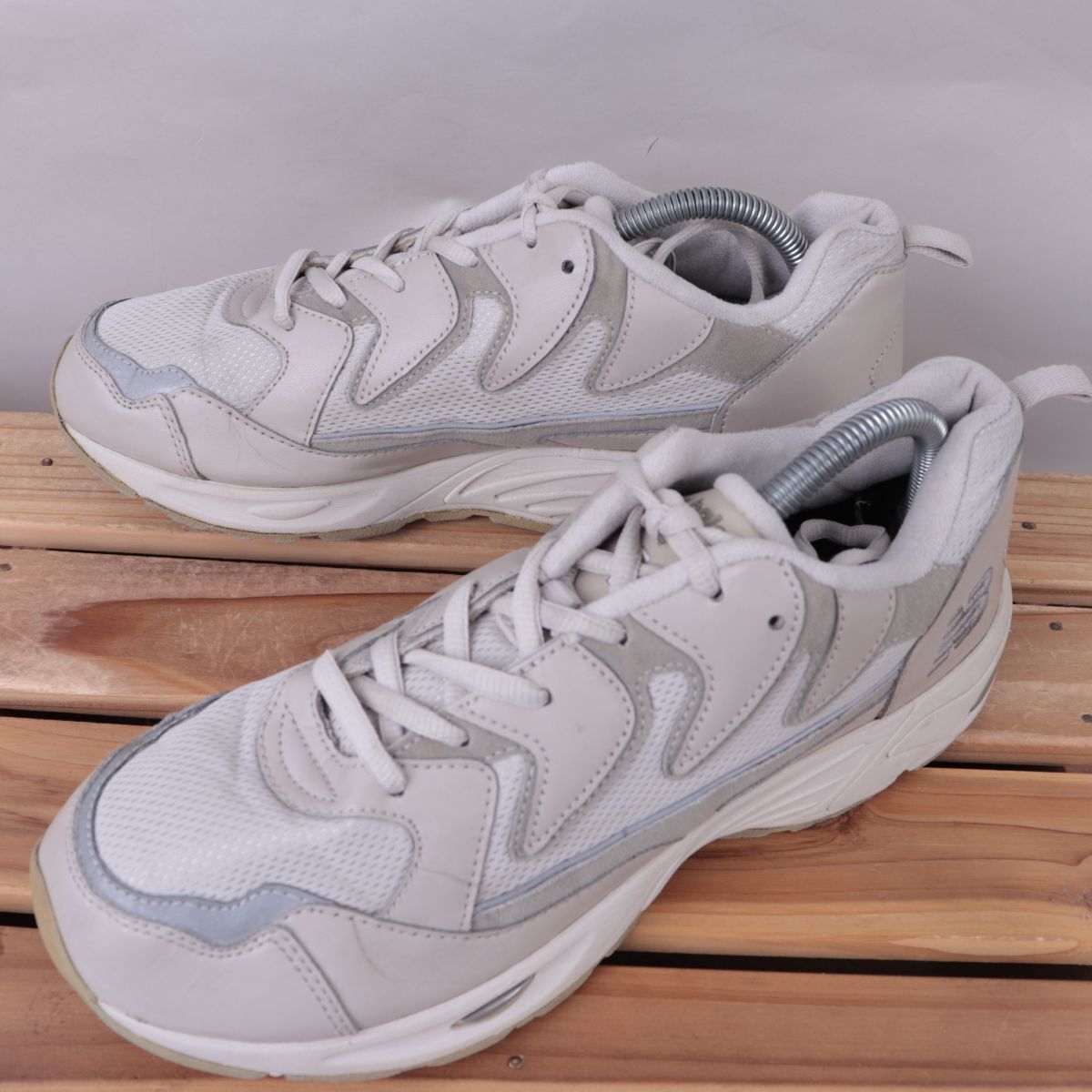 z872【875】ニューバランス US9.5 27.5cm/ライトグレー グレー シルバー newbalance メンズ スニーカー 中古拍卖