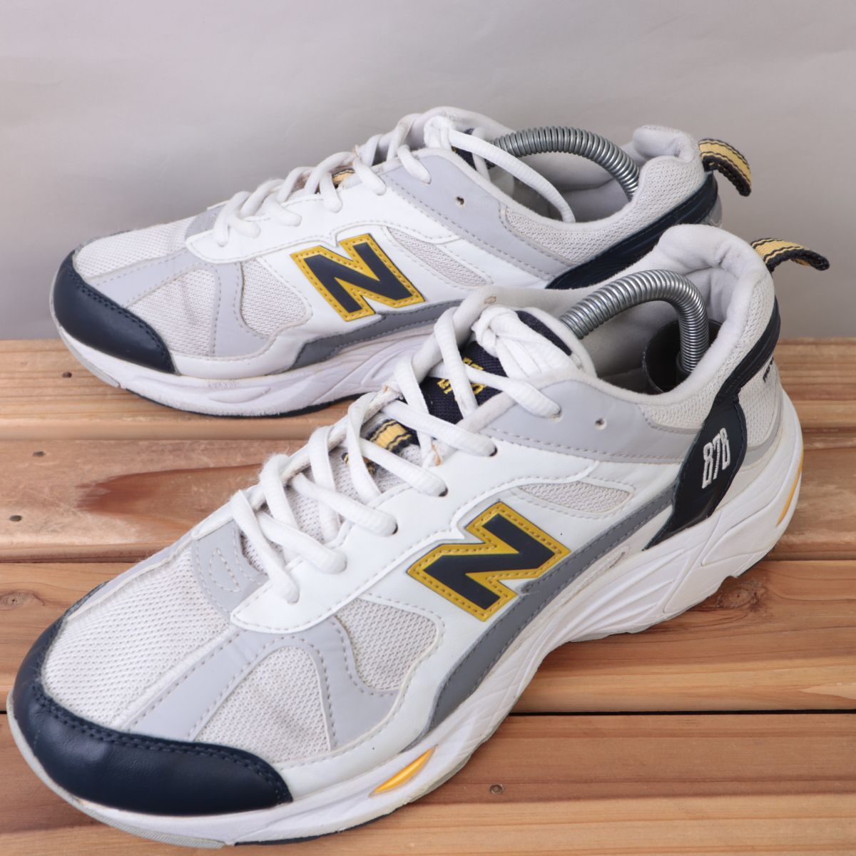 z1064【878】ニューバランス US8 26.0cm/白 ホワイト グレー 紺 黄 newbalance メンズ スニーカー 中古拍卖