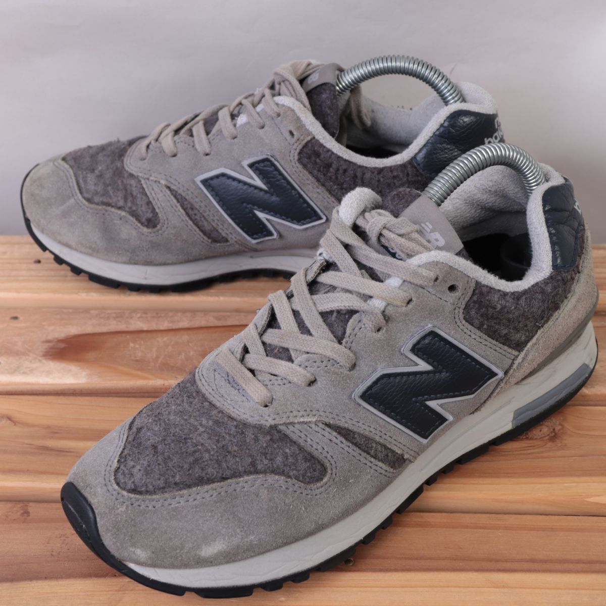 z1137【565】ニューバランス US7 25.0cm/灰 グレー 紺 newbalance メンズ ユニセックス スニーカー 中古拍卖
