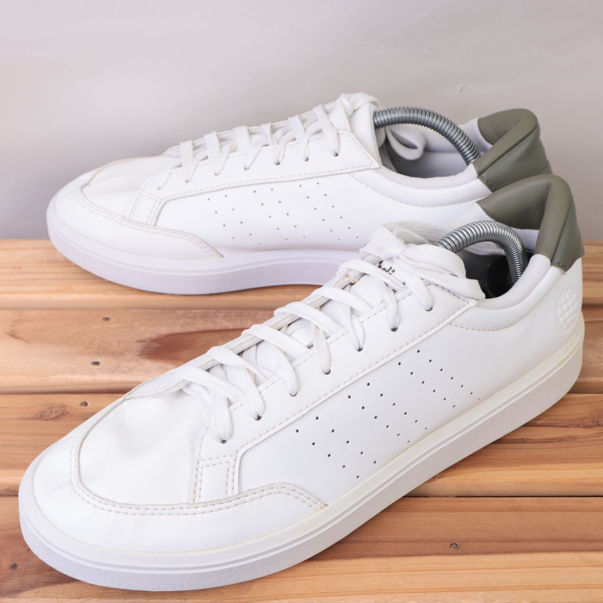 z1070 アディダス ノヴァ コート US9 1/2 27.5cm/白 ホワイト オリーブ adidas Nova Court メンズ スニーカー 中古拍卖