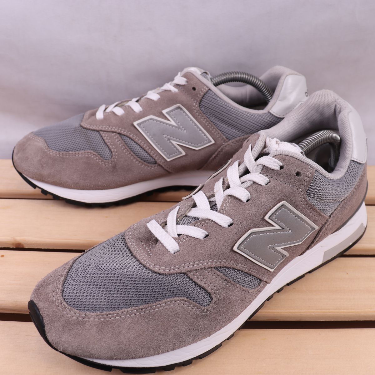 z1146【565】ニューバランス US9.5 27.5cm/灰 グレー ライトグレー 白 ホワイト newbalance メンズ スニーカー 中古拍卖
