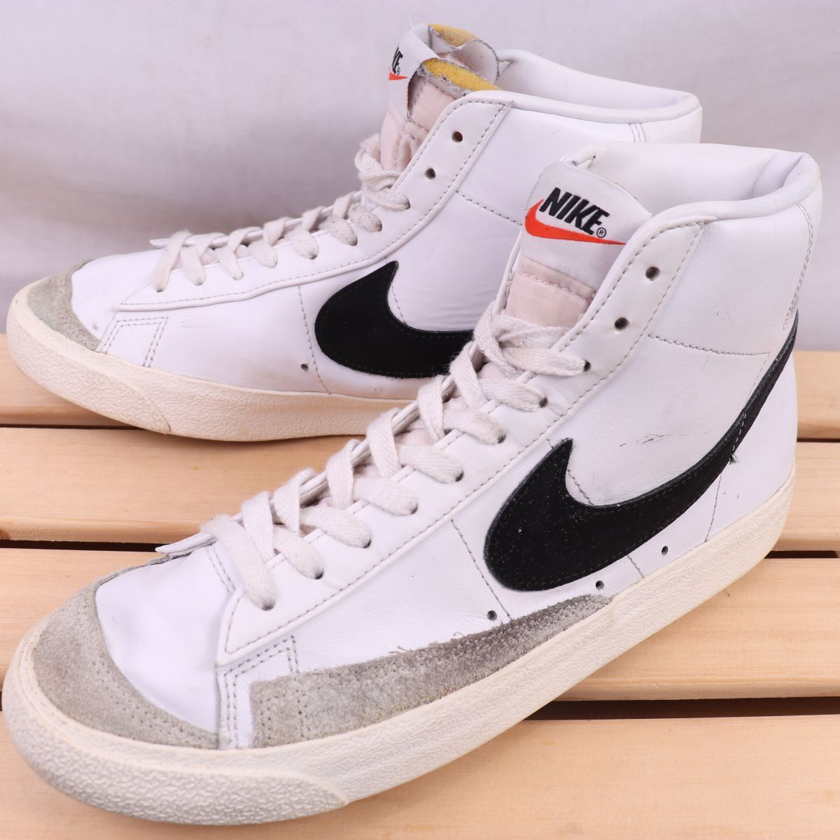 z1089 ナイキ ブレーザーミッド '77 ヴィンテージ US9 27.0cm/白 ホワイト 黒 グレー NIKEBLAZER MID '77 ブレザー メンズ スニーカー 中古拍卖