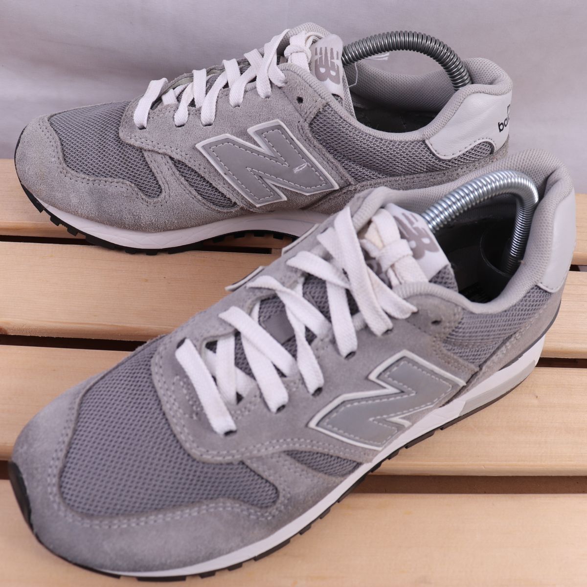 z1215【565】ニューバランス US7 25.0cm/グレー ライトグレー シルバー newbalance メンズ ユニセックス スニーカー 中古拍卖