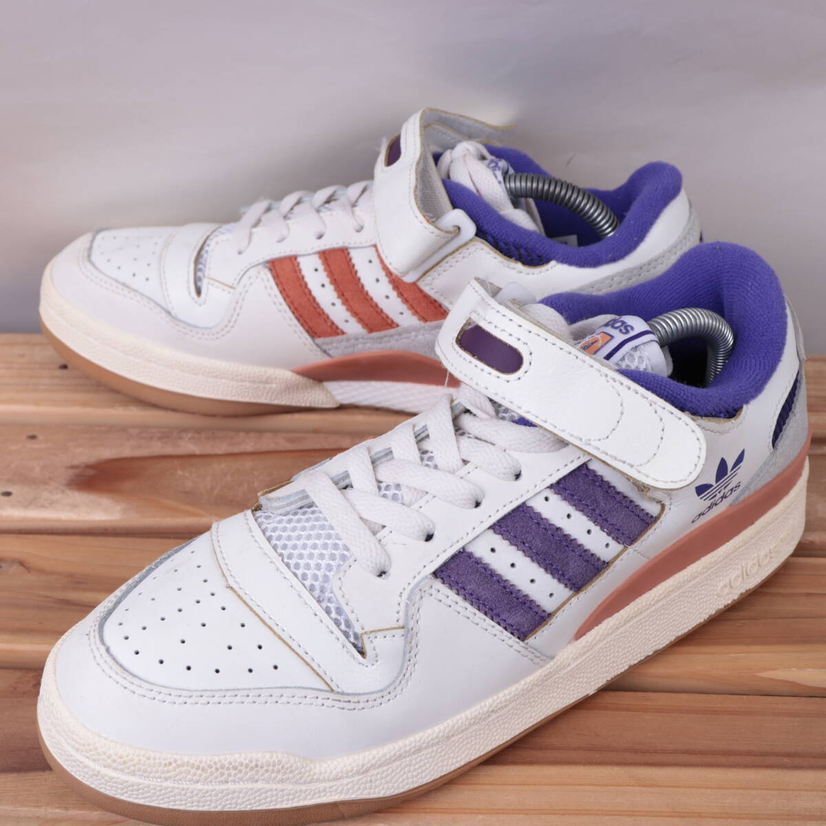 z1296 アディダス フォーラム 84 ロー US8 1/2 26.5cm/白 ホワイト 紫 adidas FORUM 84 LOW メンズ スニーカー 中古拍卖