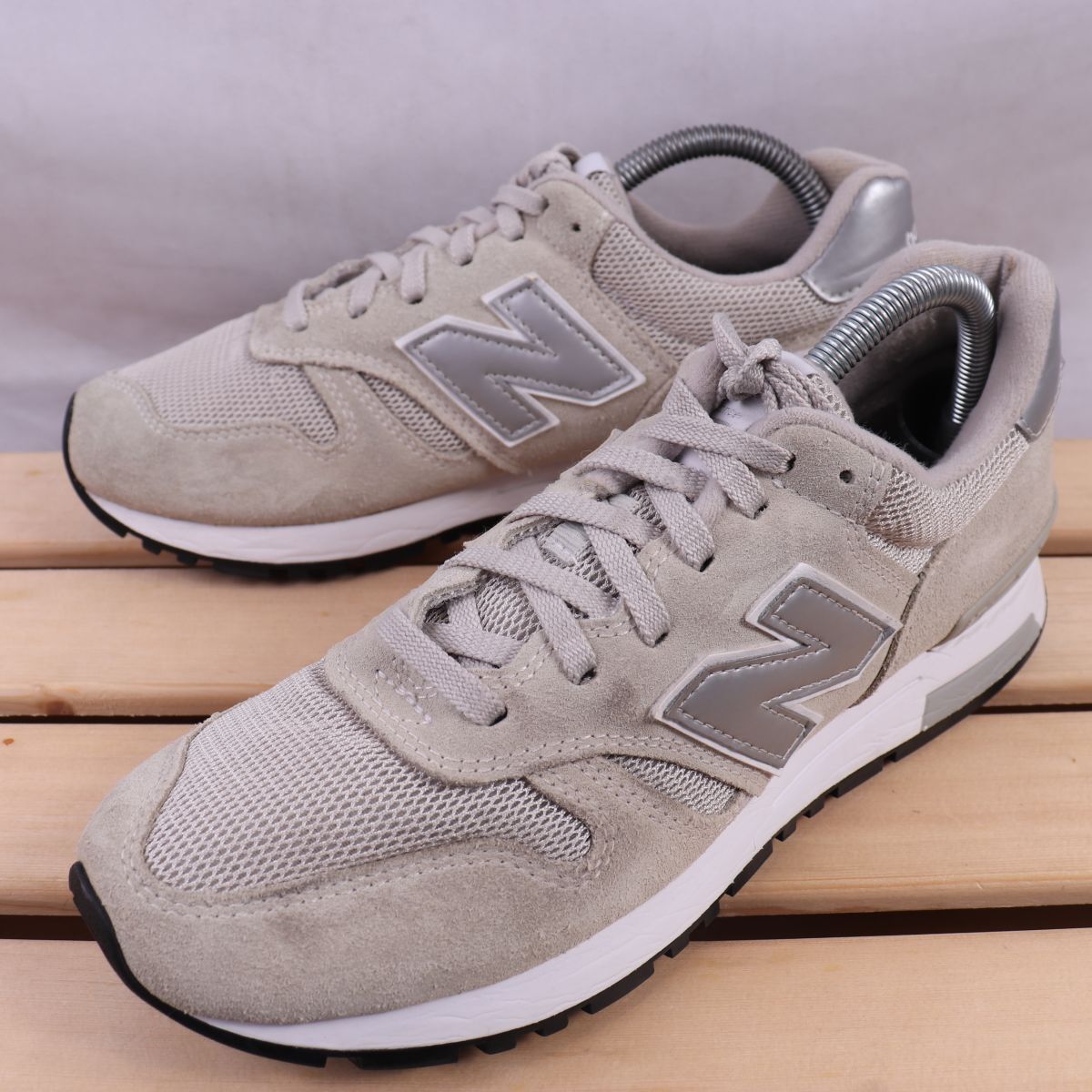 z1264【565】ニューバランス US7.5 25.5cm/灰 グレー ライトグレー シルバー 白 ホワイト newbalance メンズ スニーカー 中古拍卖