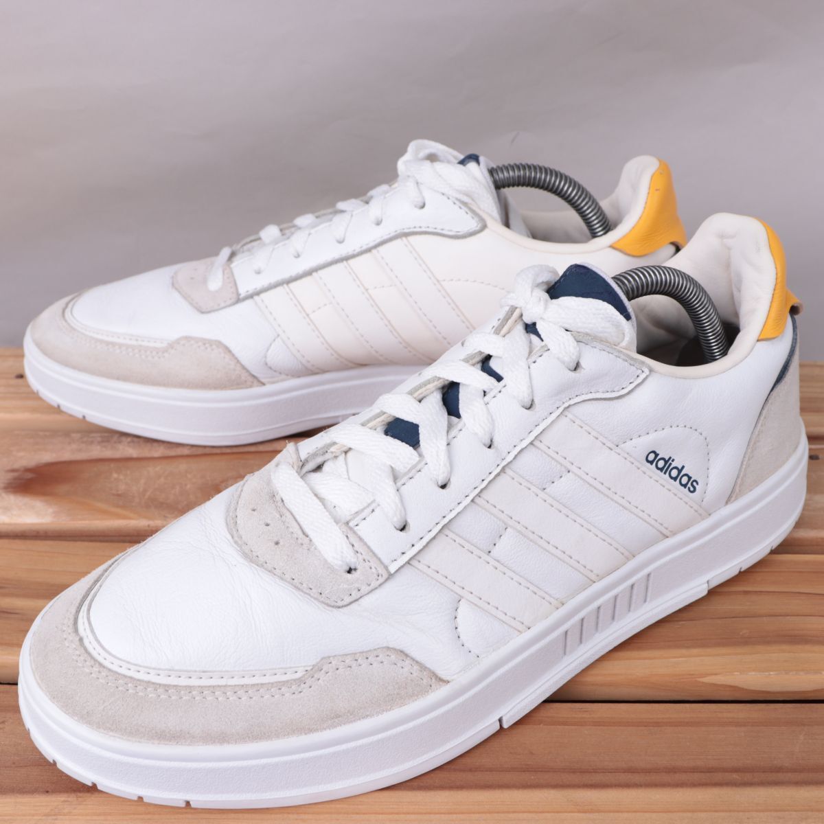 z1321 アディダス ネオ コートマスター US9 27.0cm/白 ホワイト 灰 ライトグレー 黄 紺 adidas neo Courtmaster メンズ スニーカー 中古拍卖