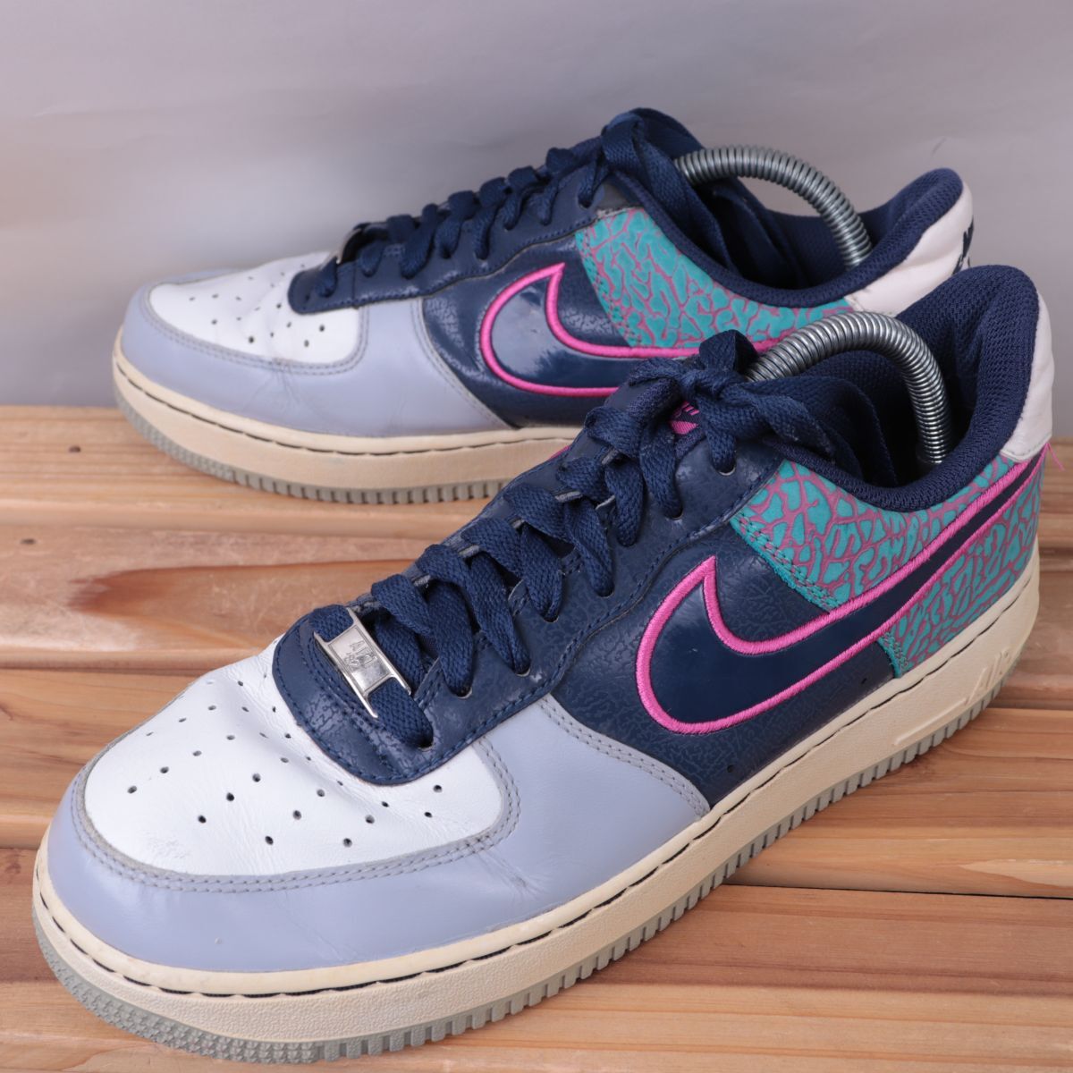 z1332 ナイキ エアフォース1 US8.5 26.5cm/紺 ネイビー グレー 白 柄 NIKE AIRFORCE1 メンズ スニーカー 中古拍卖
