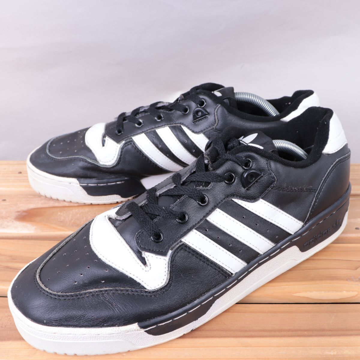 z1391 アディダス ライバルリー ロー US11 29.0cm/黒 ブラック 白 ホワイト adidas RIVALRY LOW メンズ スニーカー 中古拍卖