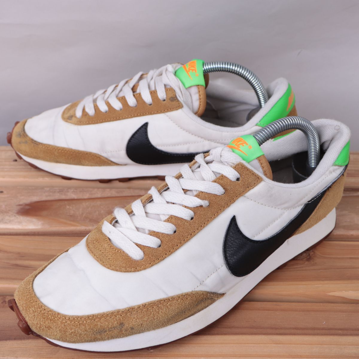 z1414 ナイキ デイブレイク US10 27.0cm/白 ホワイト 茶 黒 NIKE DAYBREAK レディース スニーカー 中古拍卖