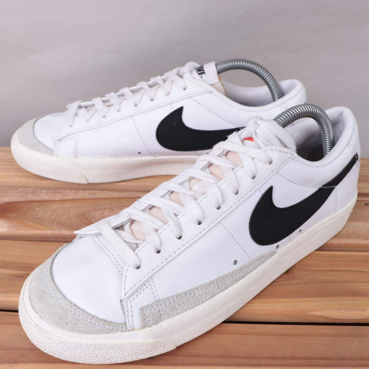 z1475 ナイキ ブレーザー ロー US8 26.0cm/白 ホワイト 黒 ブラック ライトグレー NIKE Blazer Low ブレザー メンズ スニーカー 中古拍卖