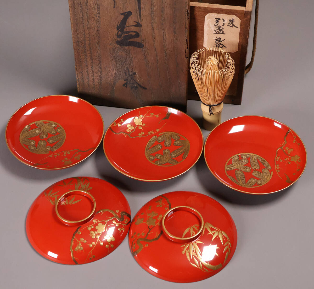 【CM246】時代木製漆器 松竹梅 金蒔絵 朱塗 引盃 五客 木製漆器 小皿 杯 茶懐石道具 / (検) 漆芸 会席 宴席 輪島 加賀 京都拍卖