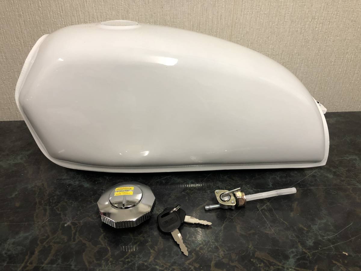 ☆汎用タンク 大容量8L ビッグタンク 新品 ピュアホワイト(艶アリ白)新品コック&キャップ付き エイプ CD50 FTR などに拍卖