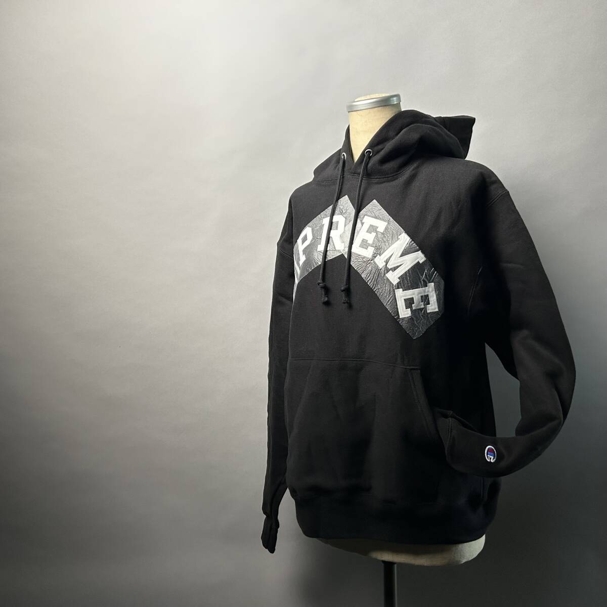 新品 シュプリーム チャンピオン パーカー L SUPREME Champion Hooded Sweatshirt ブラック 25SS 正規店購入品拍卖