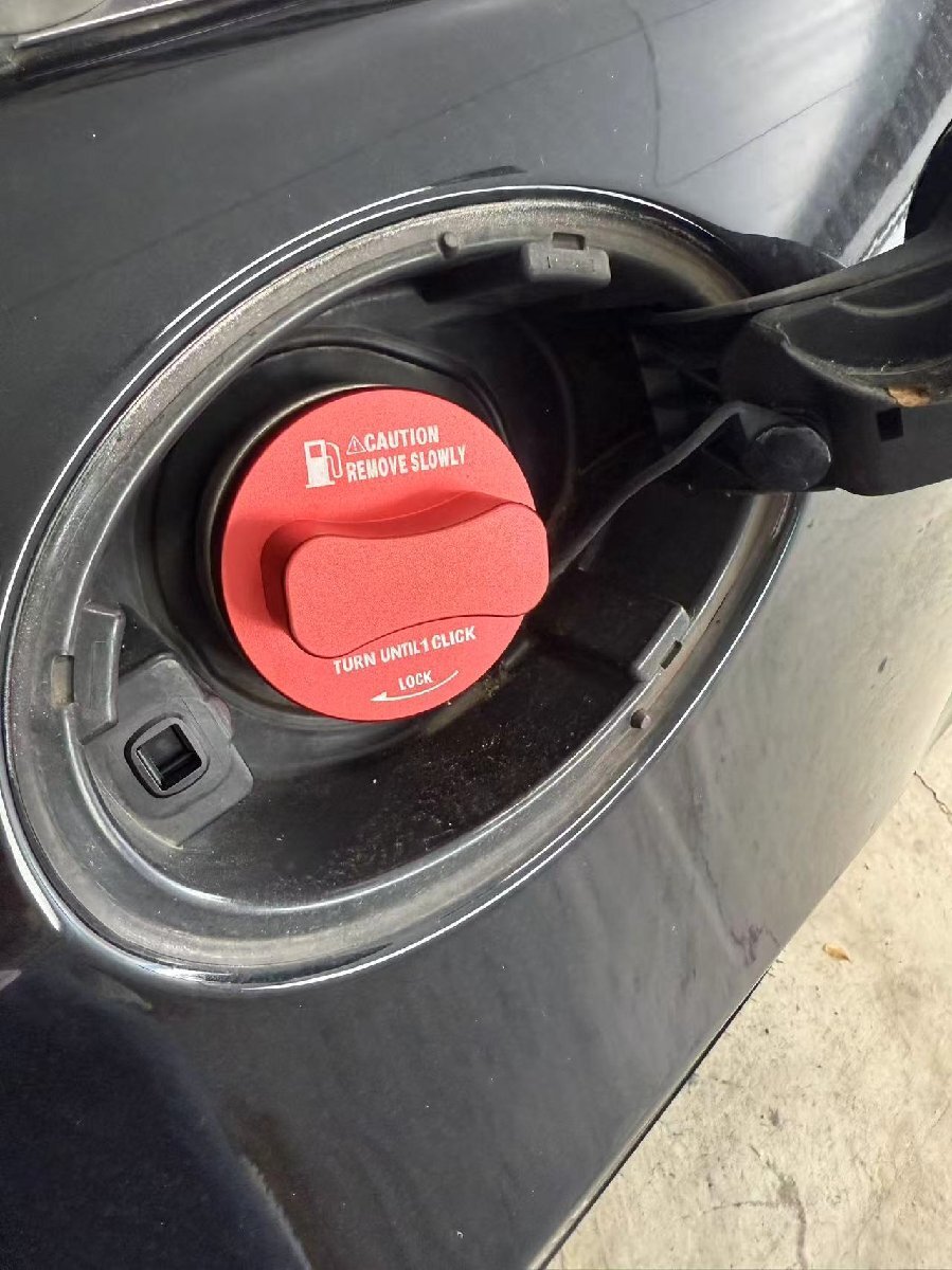 デザイン性UP♪ ベンツ 給油キャップ タンクキャップ カバー レッド C205 A205 C180 C300 C43 C63 Cクラス クーペ カブリオレ Cクラス拍卖