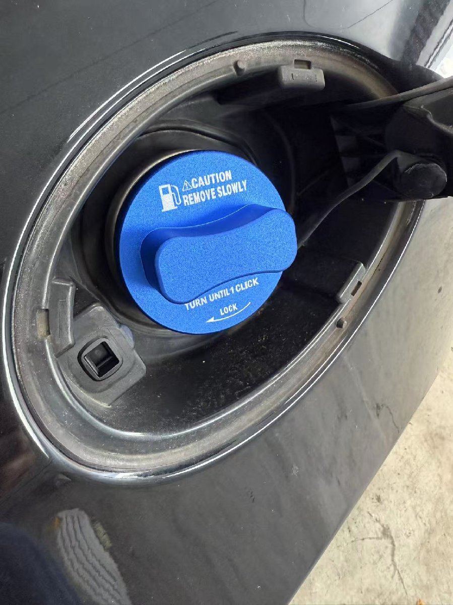 デザイン性UP♪ ベンツ 給油キャップ タンクキャップ カバー ブルー W219 C219 CLS350 CLS550 CLS63 CLSクラス拍卖