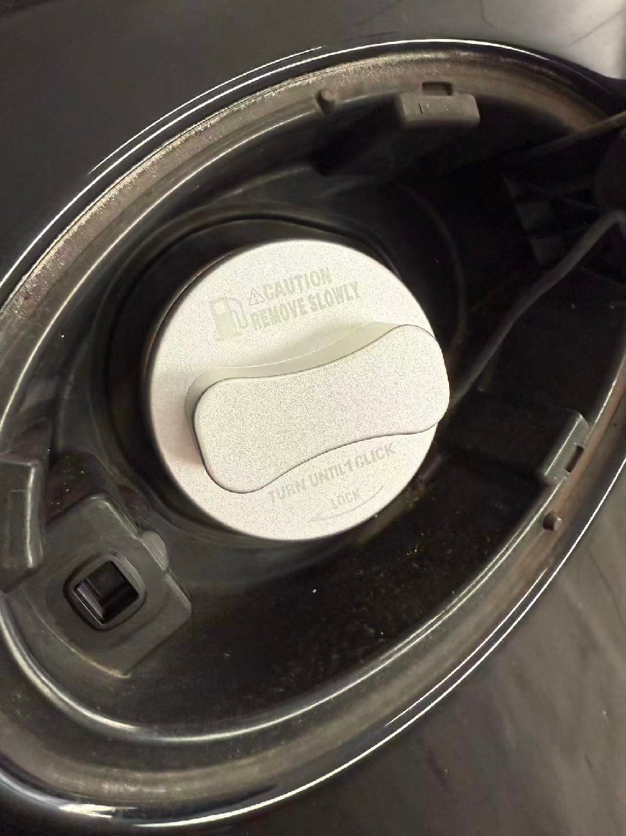 デザイン性UP♪ ベンツ 給油キャップ タンクキャップ カバー シルバー R230 SL350 SL500 SL550 SL600 SL55 SL63 SL65 SLクラス拍卖