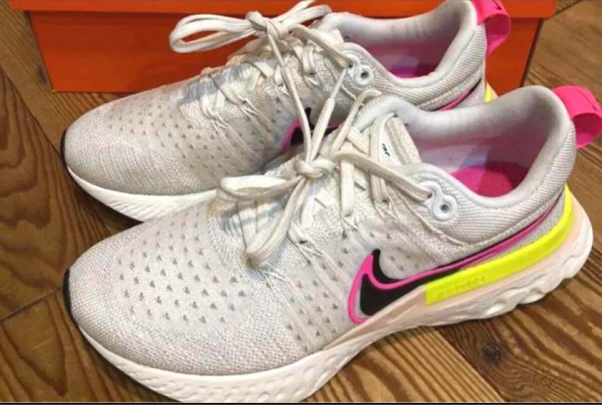 Nike スニーカー ホワイト/ピンク/イエロー25.0 ナイキ WHITE シューズ 白拍卖