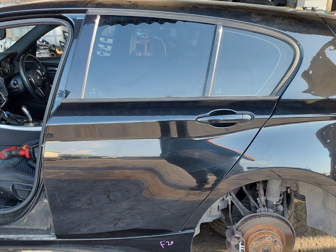 BMW 1シリーズ F20 Mスポーツ 純正 左 リア ドア 黒拍卖