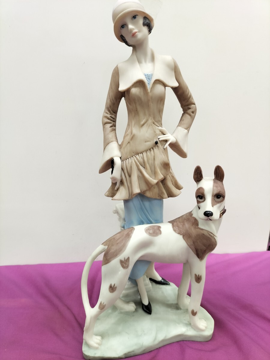 ジュゼッペ アルマーニ作 イタリア「貴婦人と犬」アールデコ風 フュギュリン 陶器人形  インテリア  置物拍卖