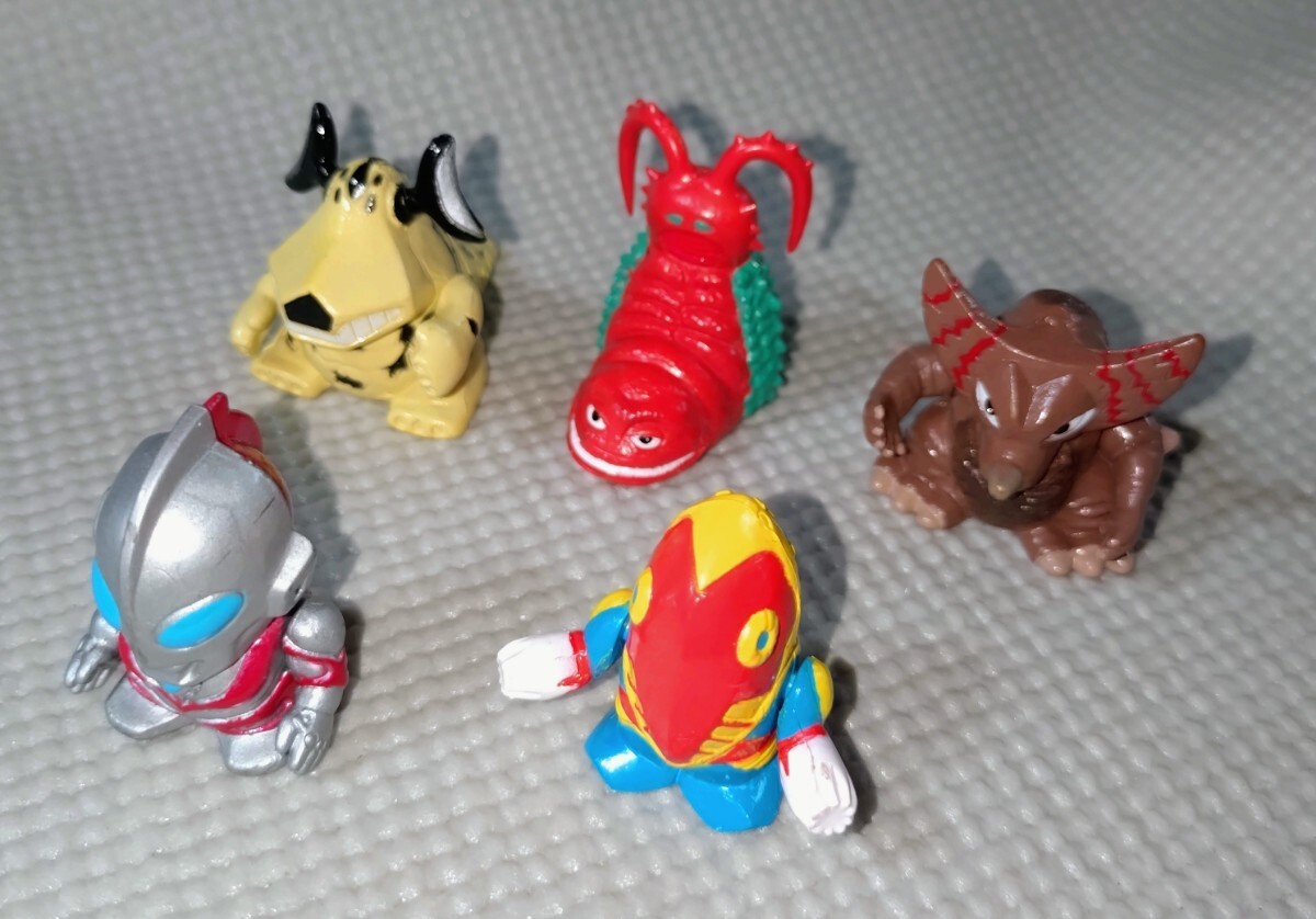 追跡付送料180円~ ウルトラマン FBコレクション5種 ウルトラマンパワード メトロン星人 エレキング ツインテール ゴモラ拍卖