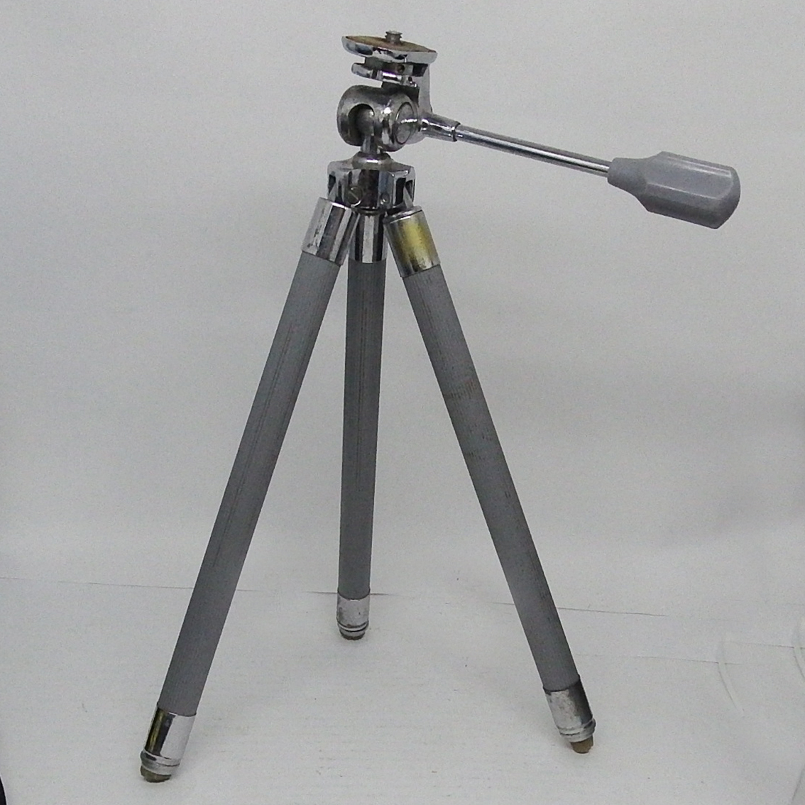 NM50814 シネ8段三脚 グレー ケース付き拍卖