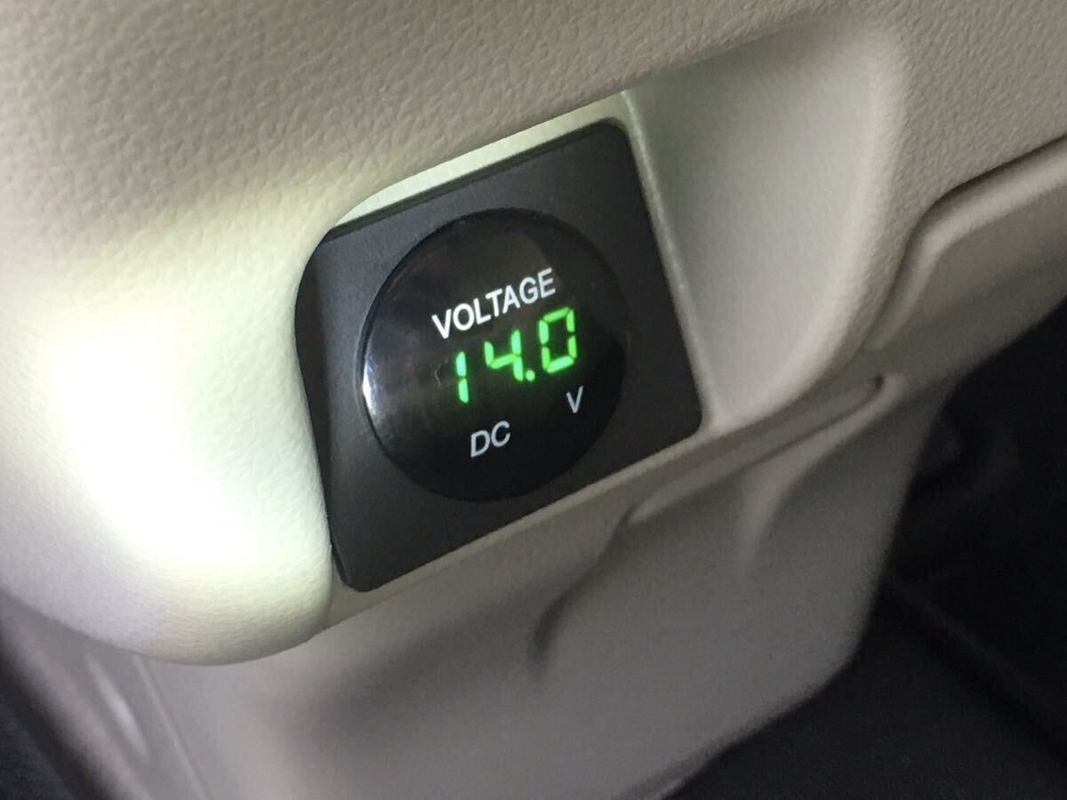 送料290円【専用品】スズキ エブリイDA17型 ワゴン&バン専用 電圧計(純正USBホールカバー加工埋込み)LED デジタル表示(グリーンカラー)拍卖