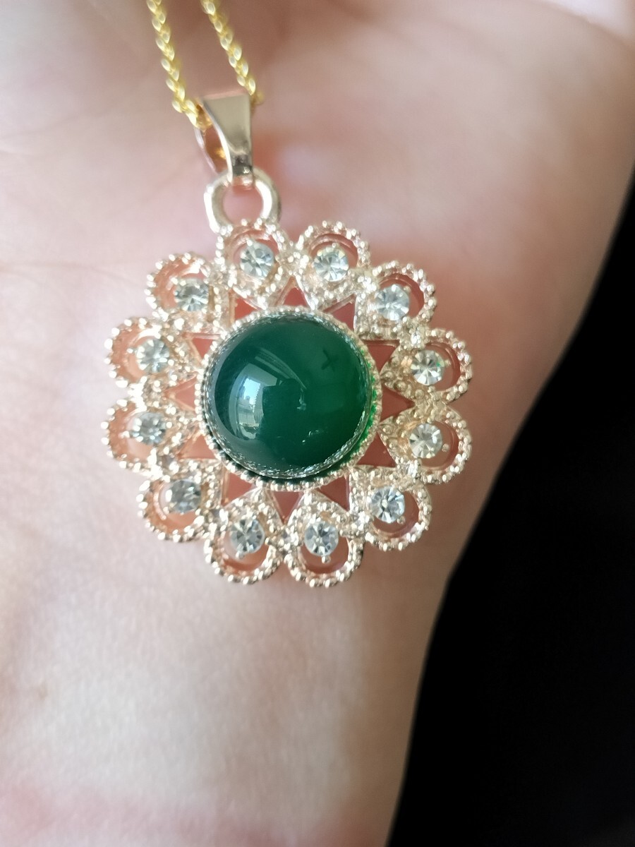 帝王玉髓 向日葵 花 緑 天然石 ネックレス拍卖