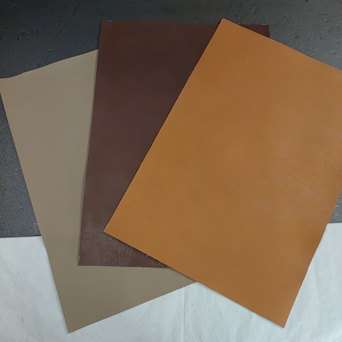 レザークラフト 本革 はぎれ 材料 A3サイズ 3枚 訳あり品 A-7拍卖
