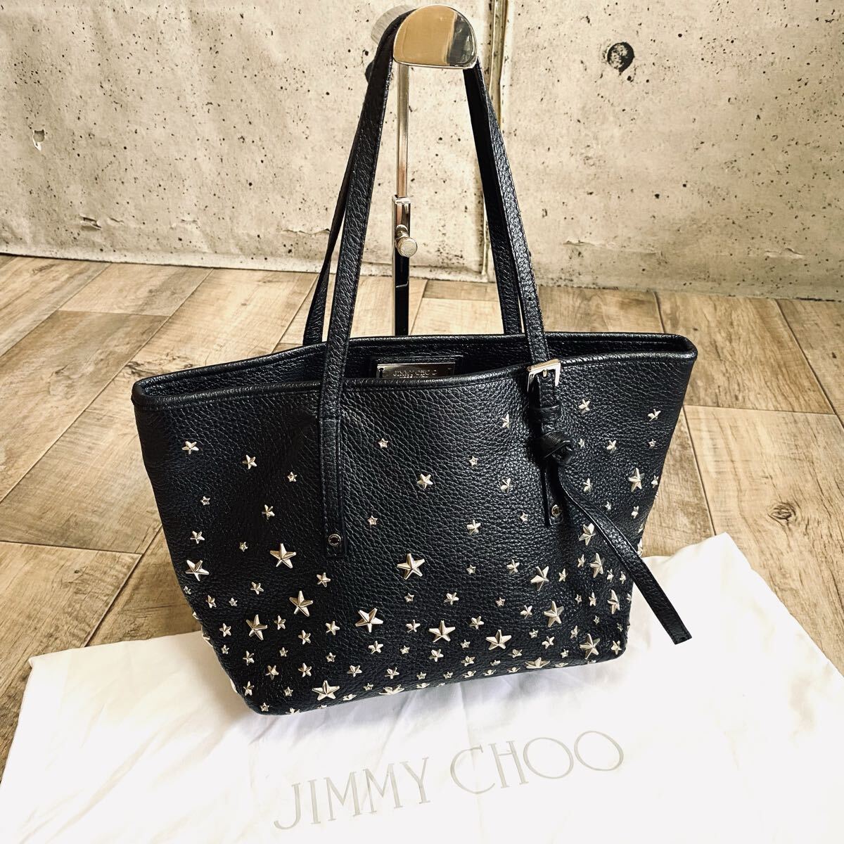 本物☆JIMMY CHOO ジミーチュウ スタースタッズ トートバッグ サシャ S レザーバッグ 黒 ハンドバッグ ショルダーバッグ レディース メンズ拍卖