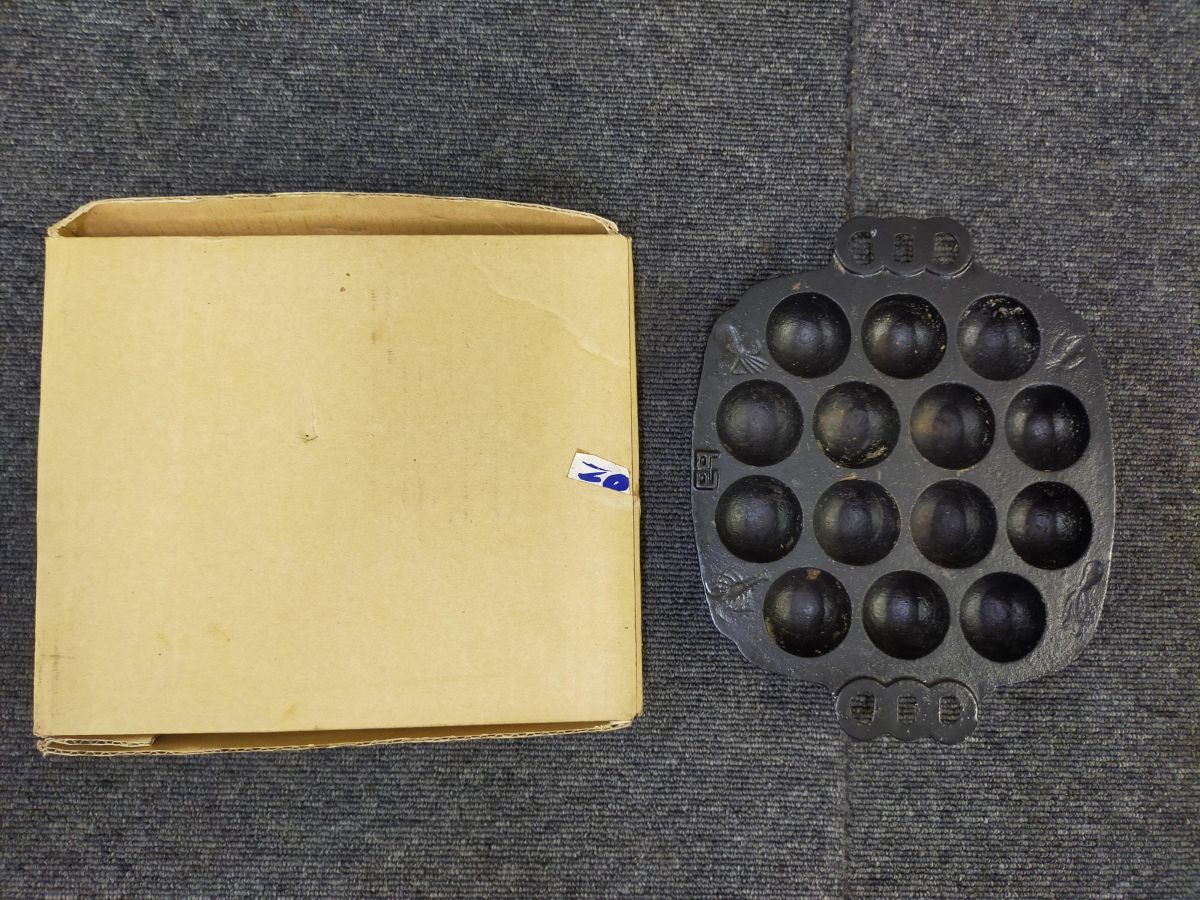 E13-20250830-02 昭和レトロ 鋳物製 たこ焼き器 アポロ製 大サイズ 14穴 箱付き拍卖