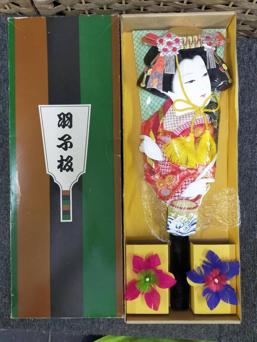 E26-20250819-002 羽子板セット 所沢武蔵ライオンズクラブ寄贈品 ケース入り 羽根付き 昭和レトロ 正月 インテリア拍卖