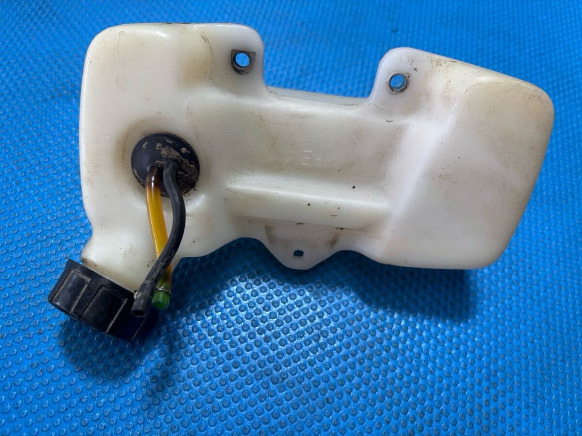 送料600円草刈機刈払機部品 パーツ 燃料タンク ひび割れなし 漏れません ホース、パッキンなど保証なし ゼノア 拍卖