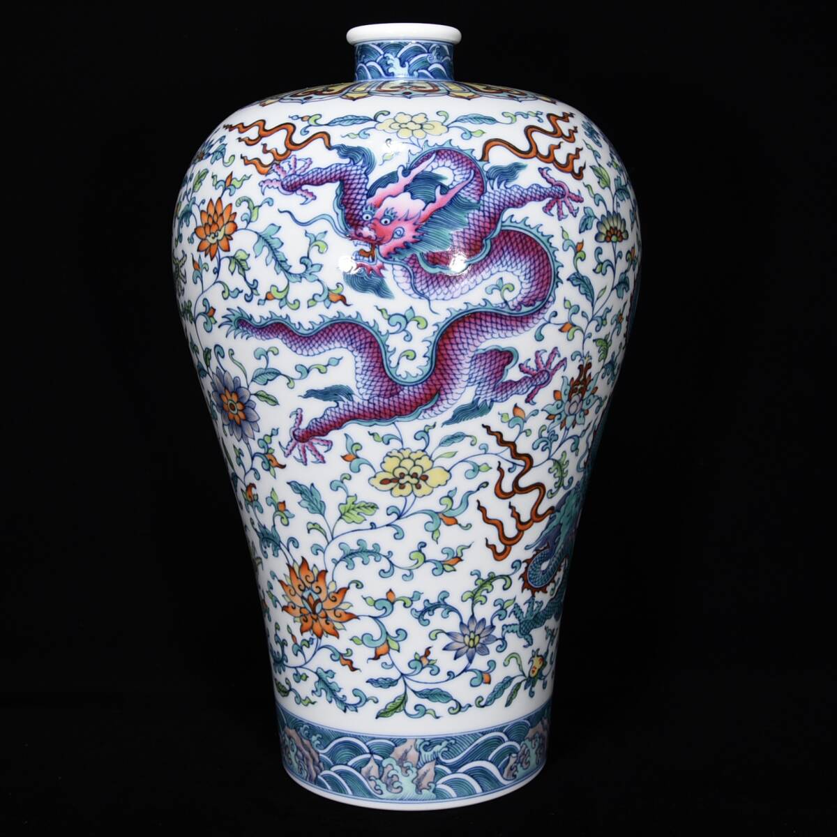 ◆蔵出◆中国古美術 大清雍正年製款 斗彩 龍紋梅瓶 精品 細密細工造 置物 擺件 古賞物 骨董 時代物 A06拍卖