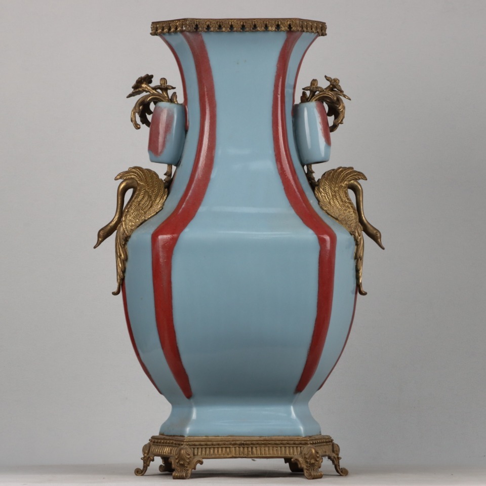 ◆蔵出◆中国古美術 大清乾隆年製款 粉青釉 曜変 包銅六方双耳瓶 精品 細密細工造 置物 擺件 古賞物 骨董 時代物 A13拍卖