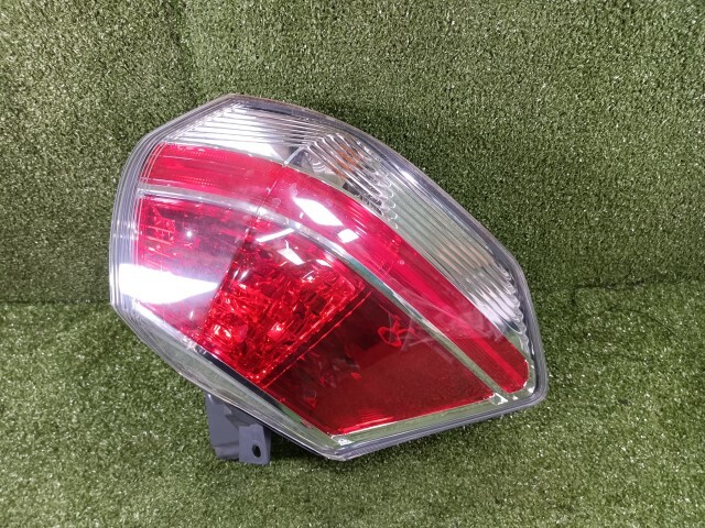エクストレイル DAA-HNT32 左テールランプ 左テールライト コイト 220-17939 26555-4CA0A拍卖