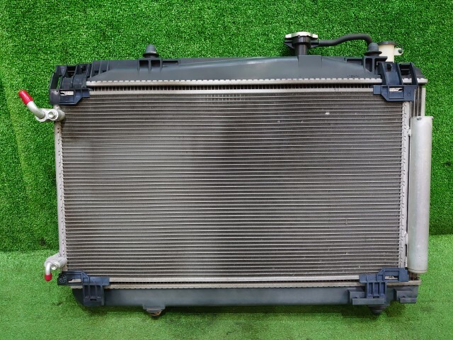シエンタ DBA-NSP170G ラジエータ 16400-47110 電動ファン コンデンサーセット拍卖