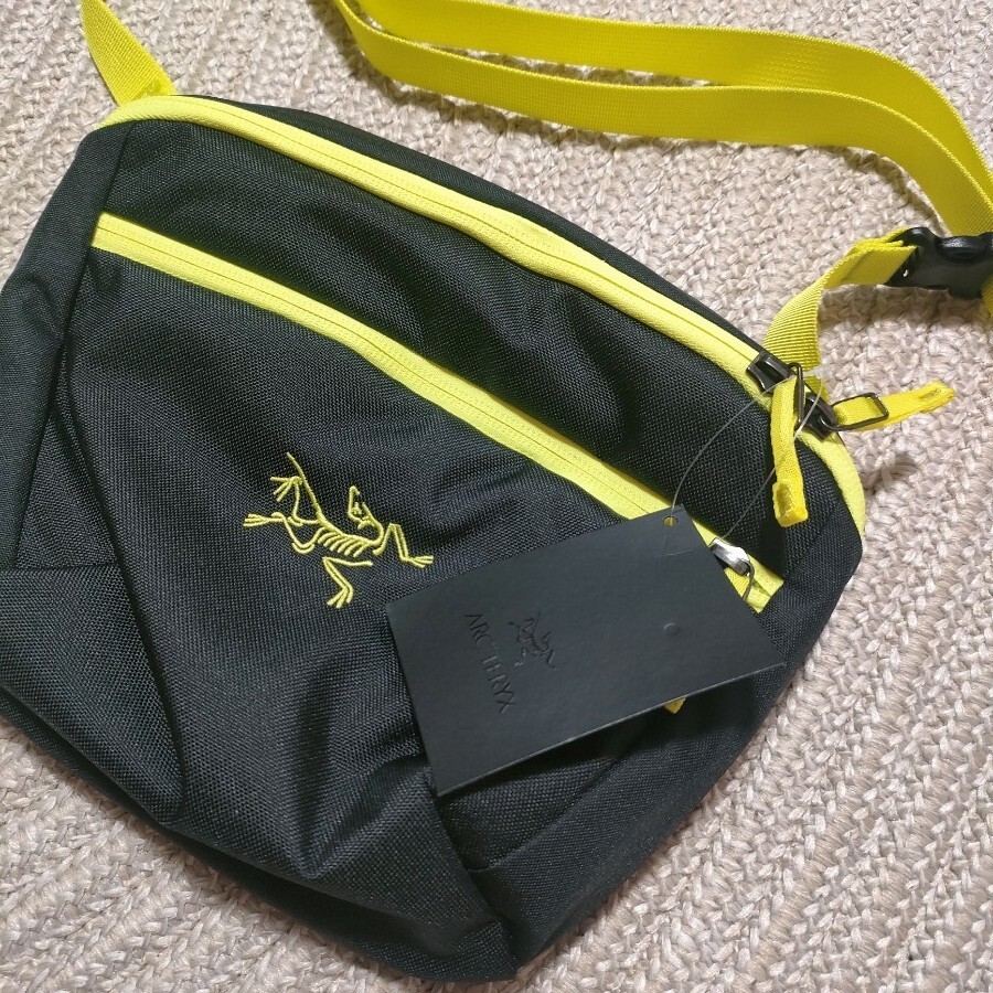 新品 未使用 アークテリクス マンティス 2 ブラック×イエロー 黒 ARC'TERYX ショルダーバッグ ウエストポーチ MANTIS 2.5L 国内正規品拍卖