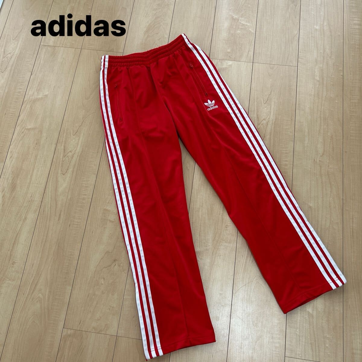 美品 adidas アディダスオリジナルス ジャージパンツ トラックパンツ M 赤 レッド トレフォイル 刺繍ロゴ 3本ライン 裾ジップ拍卖
