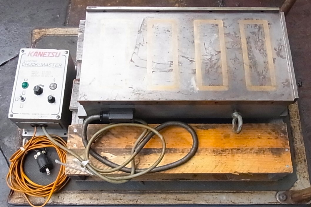 ま KANETEC製 電磁チャック ES-R105 電磁マグネットチャック AC100V マグネットチャック 500mm×250mm 研削盤・精密工作・鋼材加工拍卖