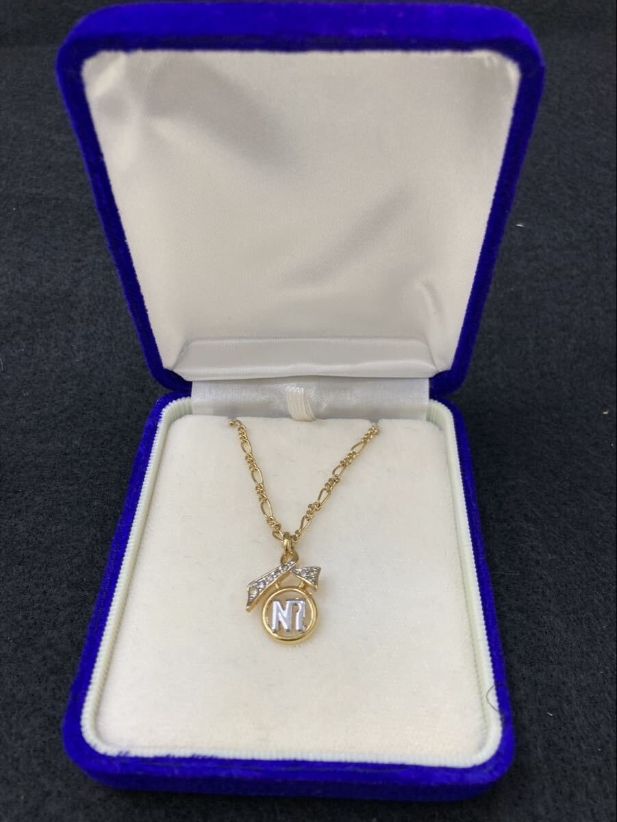 S【2E29】ニナリッチ NINARICH ネックレス 箱付き アクセサリー ジュエリー レア ゴールドカラー NRロゴ拍卖