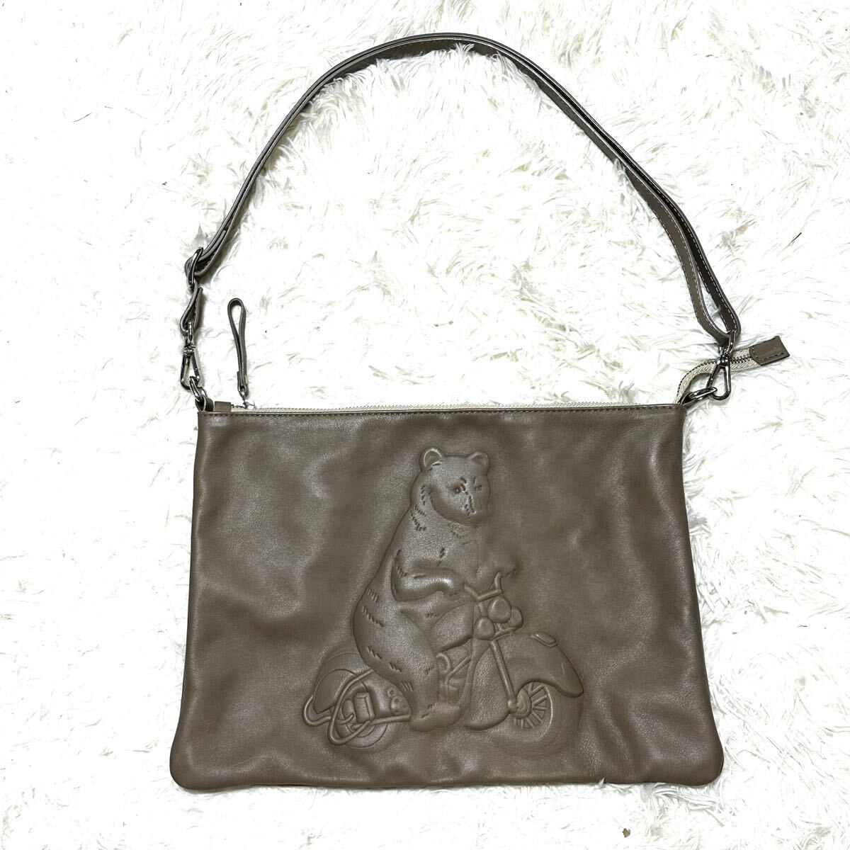 IOPELLE イオペレ クラッチ ショルダーバッグ エンボスレザー 熊クマ 肩掛け拍卖