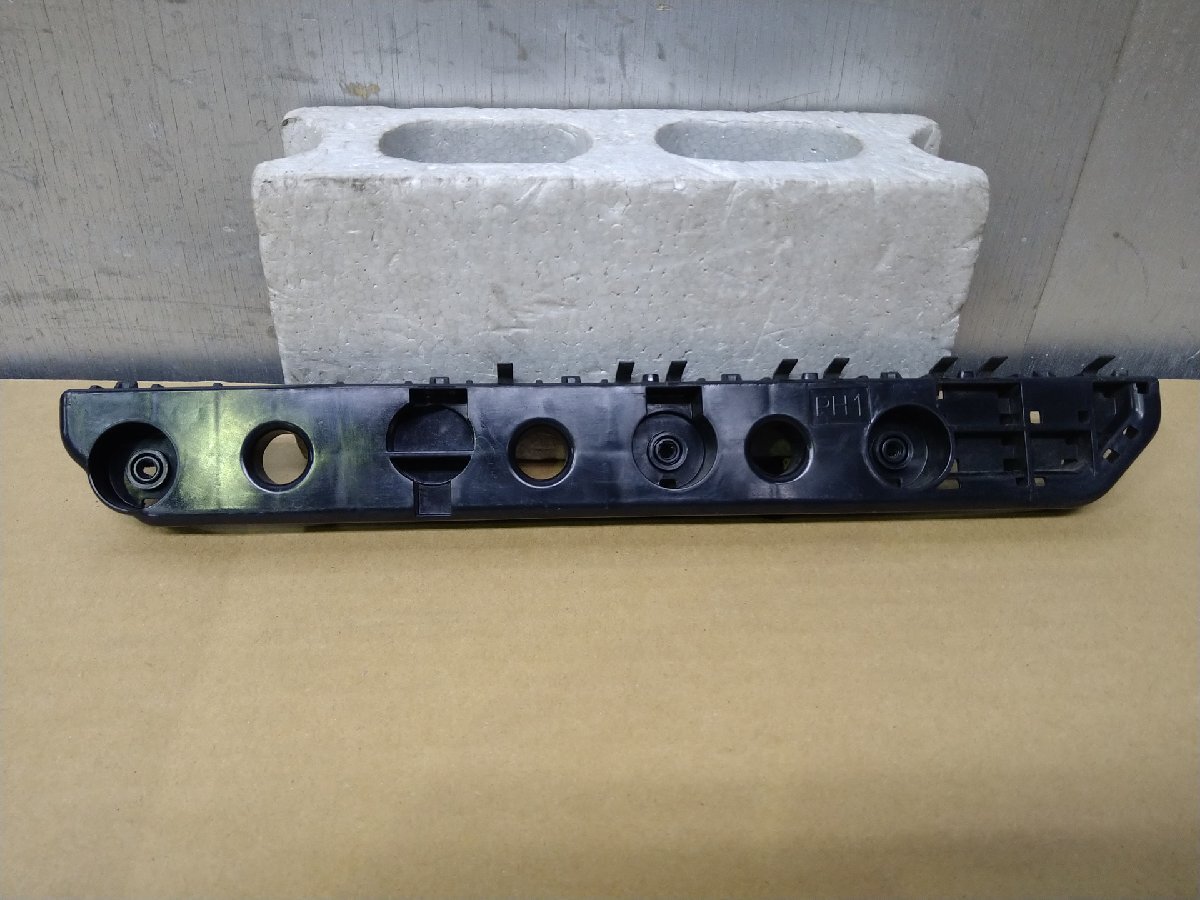 ■セレナ●右リアバンパーリテーナー サポート 85220-5TA0A□C27(29672/ク7)拍卖