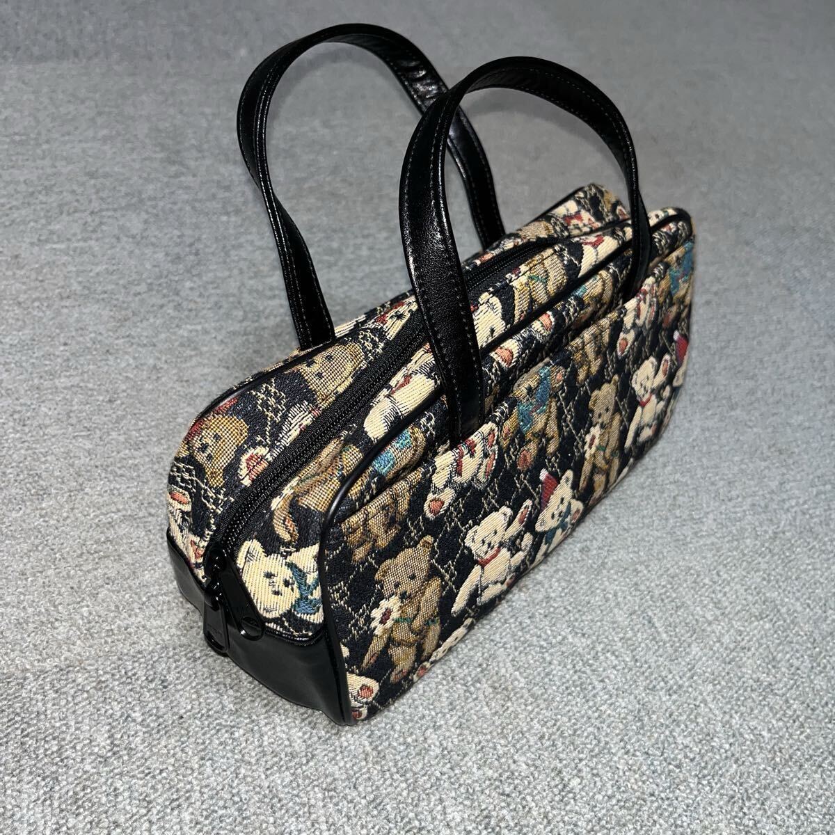 Ravi Ravi 刺繍 クマ テディ 超かわいい!当時物!数回使用 状態良好 ラビラビYAMATOYA TOKYO 日本製 激安 早い者勝ち! ショルダーバッグ拍卖