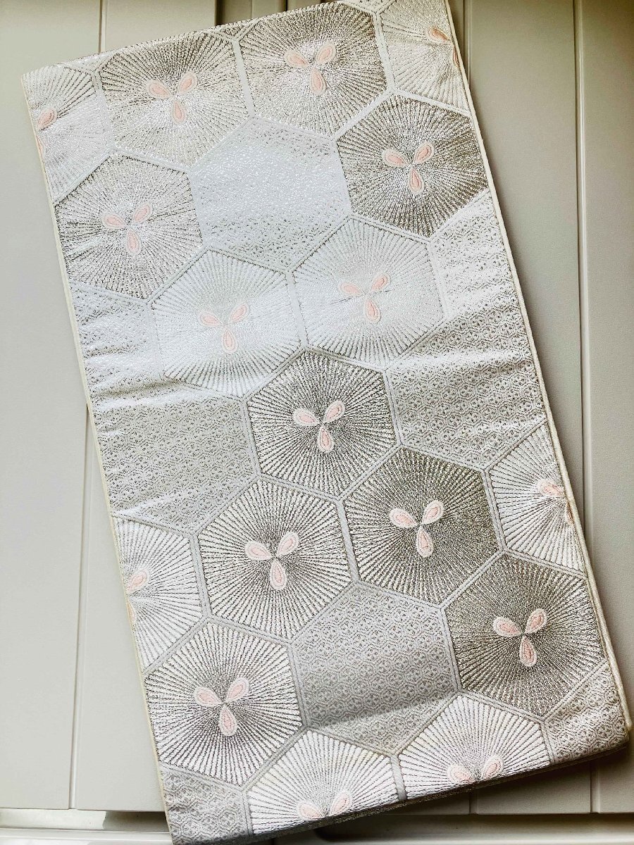 袋帯 正絹 / 銀色系 シルバー系 / 草花文 亀甲 幅約31cm 着物帯 TCS着物 W52拍卖