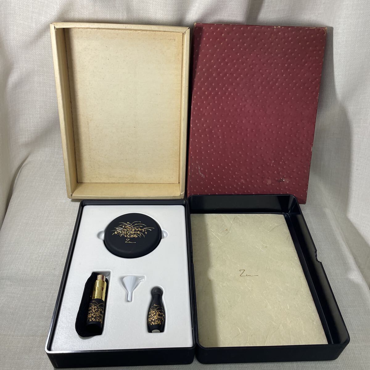 資生堂 Zen (禅) ファンシーパウダー香水入れセット SHISEIDO シミ有り 経年品拍卖