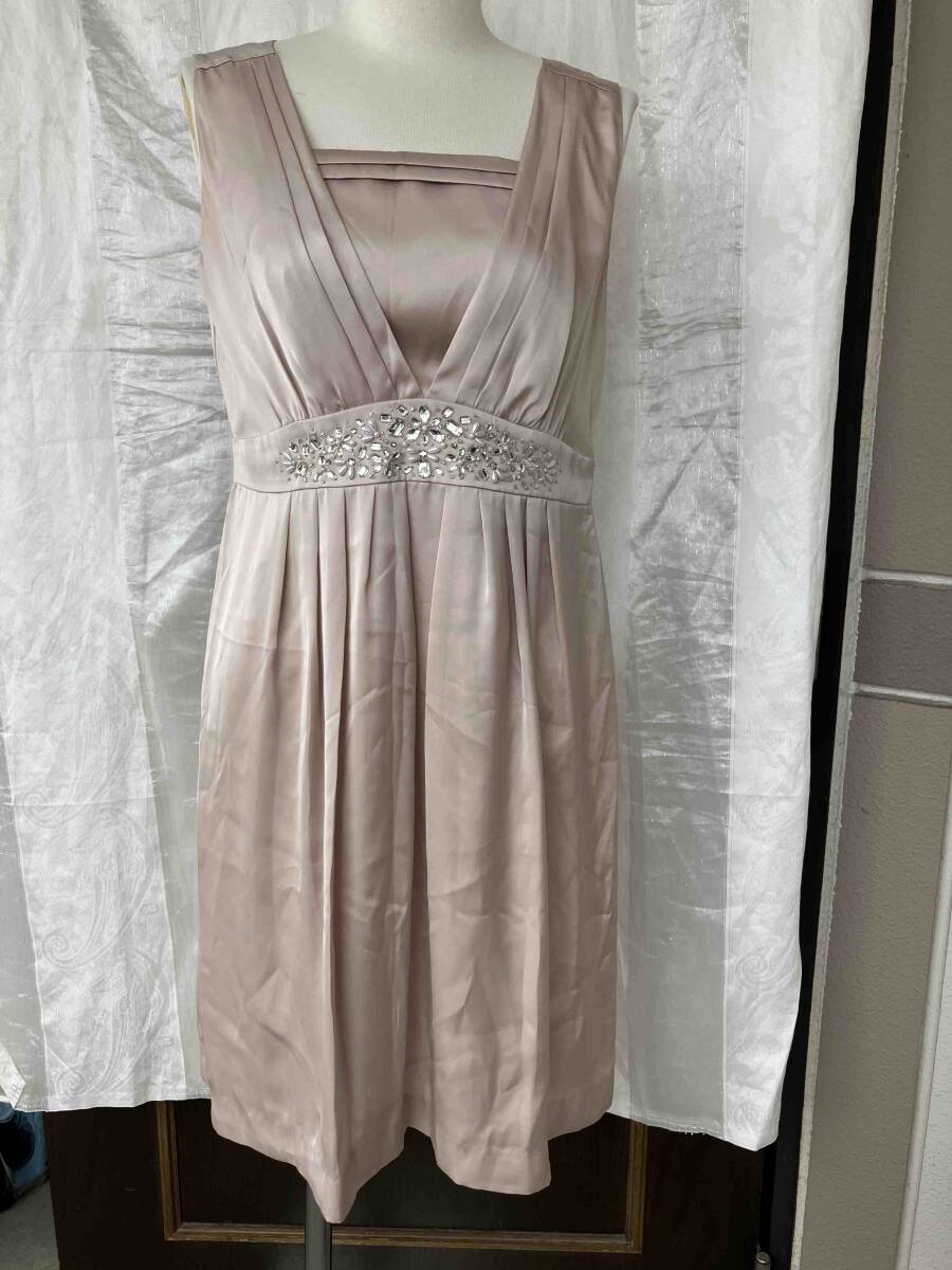 ラインストーンが素敵 サテンのワンピース拍卖