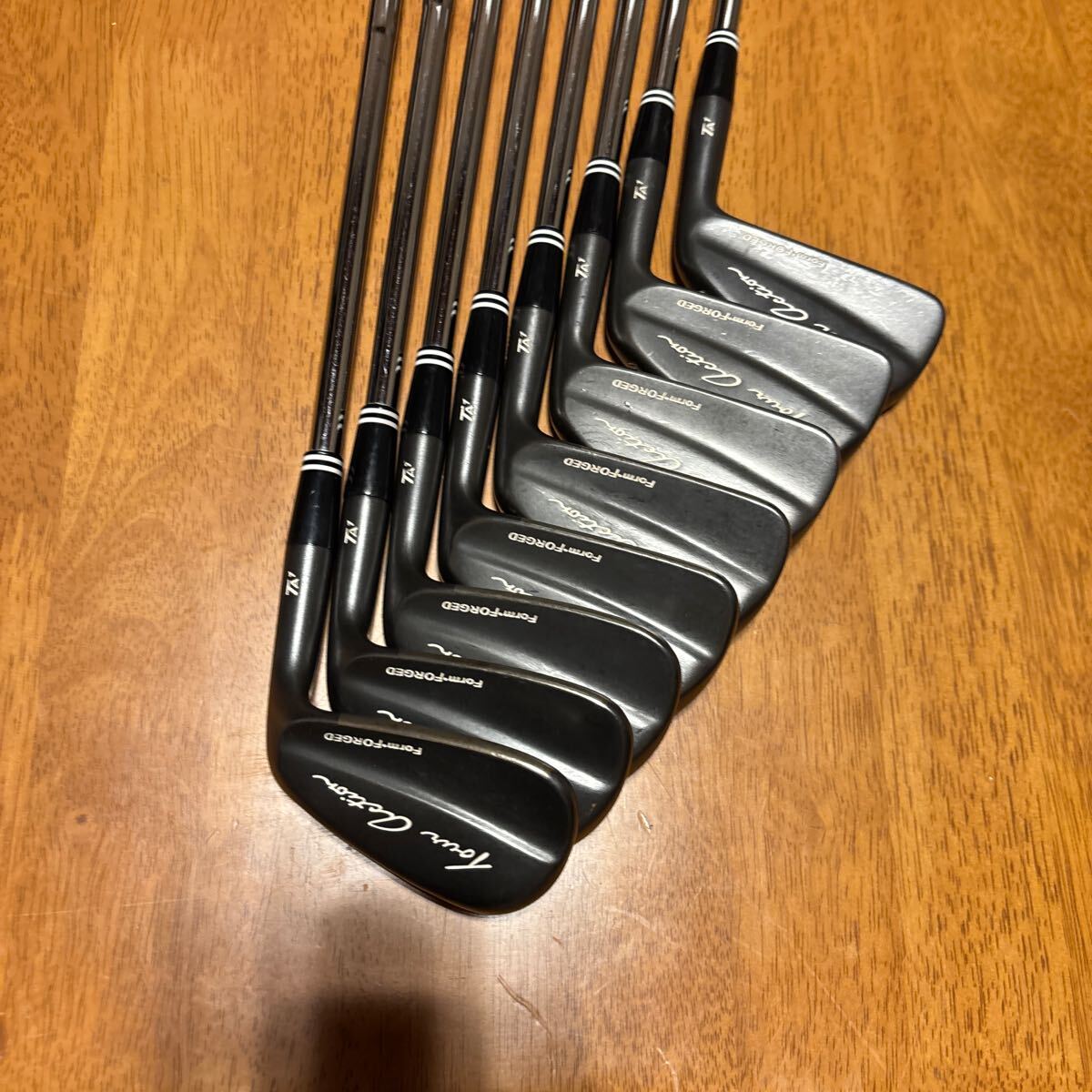 中古*ブラック★マッスル ◆ TOUR ACTION TA-1 FORGED GUN METAL シリアルナンバーあり 8本セットクリーブランド3,4,5,6,7,8,9,P限定品拍卖