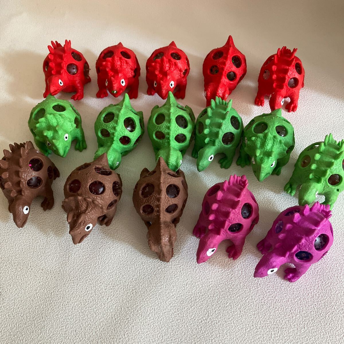 e135-60 おもちゃ スライム ウォーターボール スクイーズ ぷよぷよ ぷにぷに ボール 恐竜 まとめて 16個拍卖