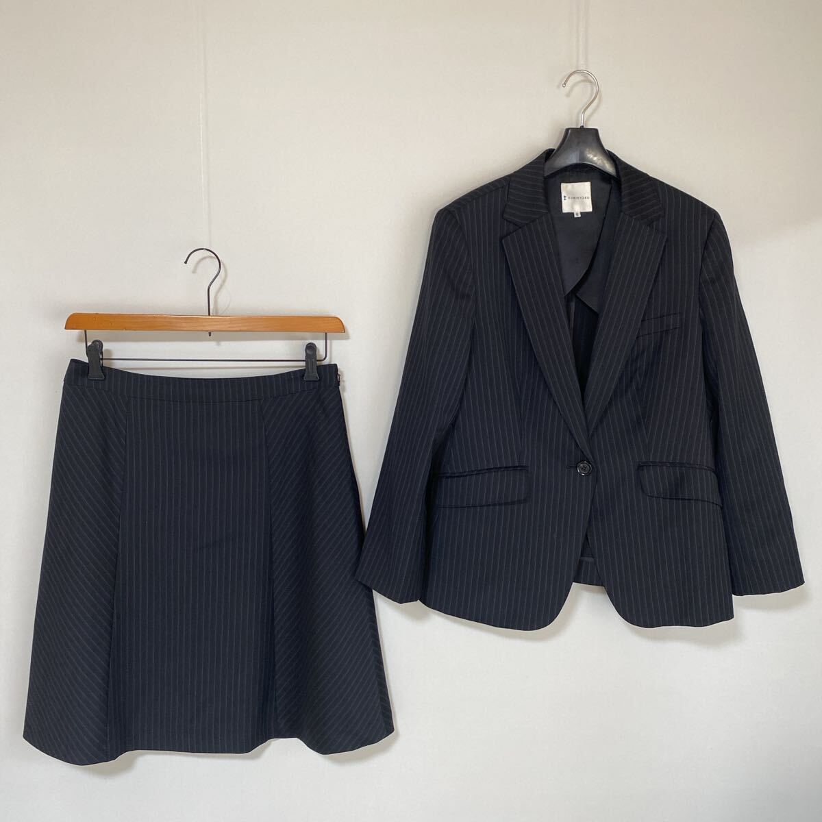クミキョク 組曲 スカートスーツ 上6下5 W76 ストレッチ 濃紺 春秋 DMW拍卖